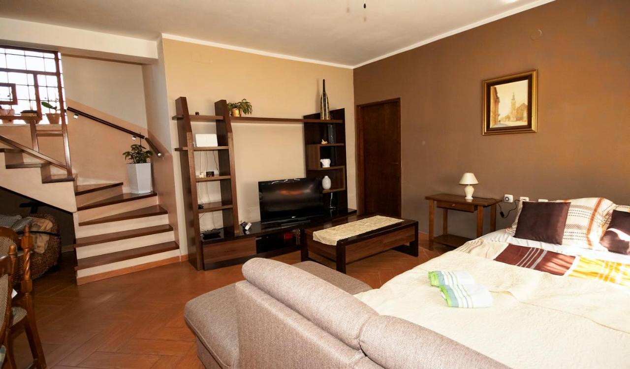 Green House Apartment Pula Ngoại thất bức ảnh