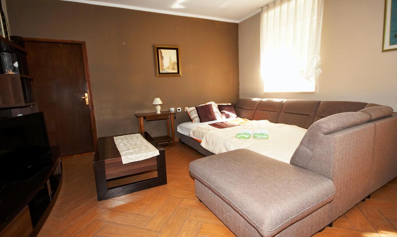 Green House Apartment Pula Ngoại thất bức ảnh