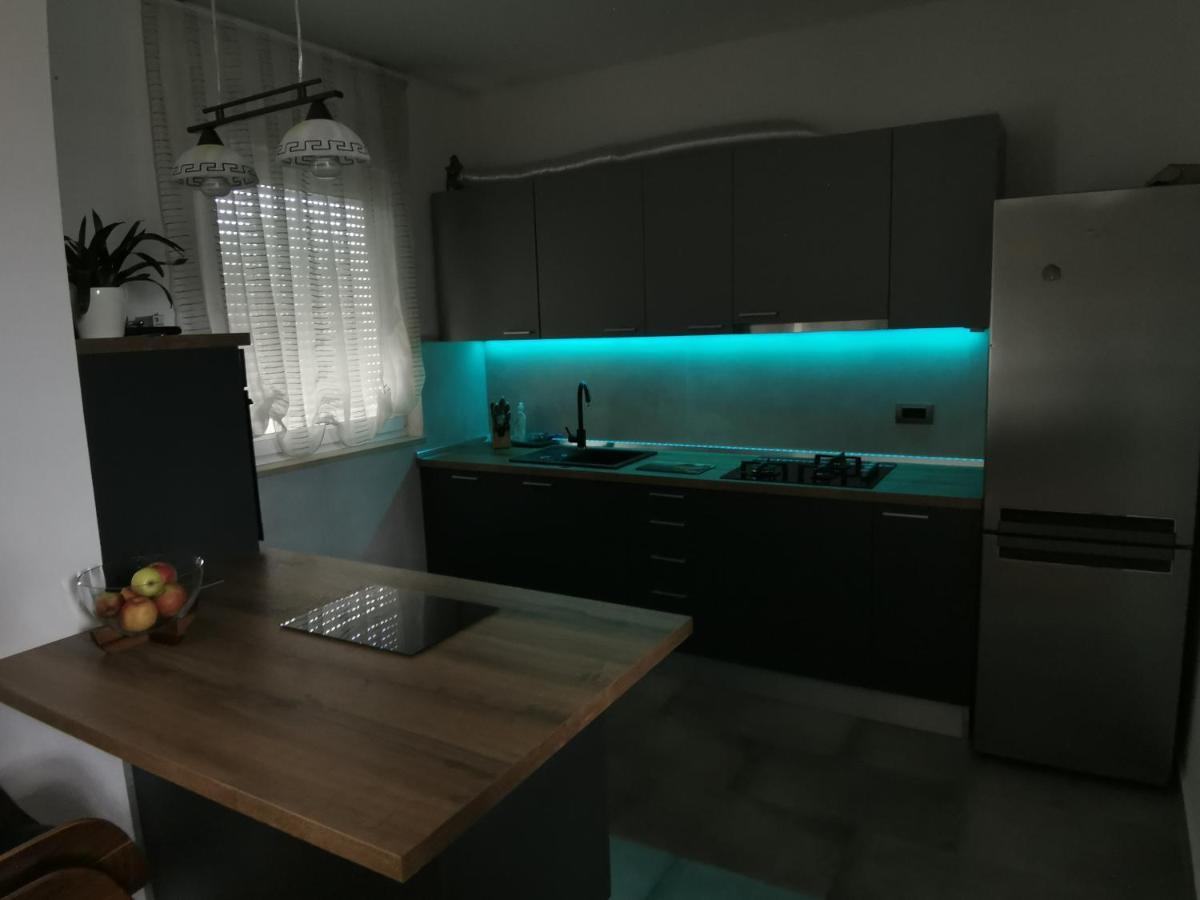 Green House Apartment Pula Ngoại thất bức ảnh